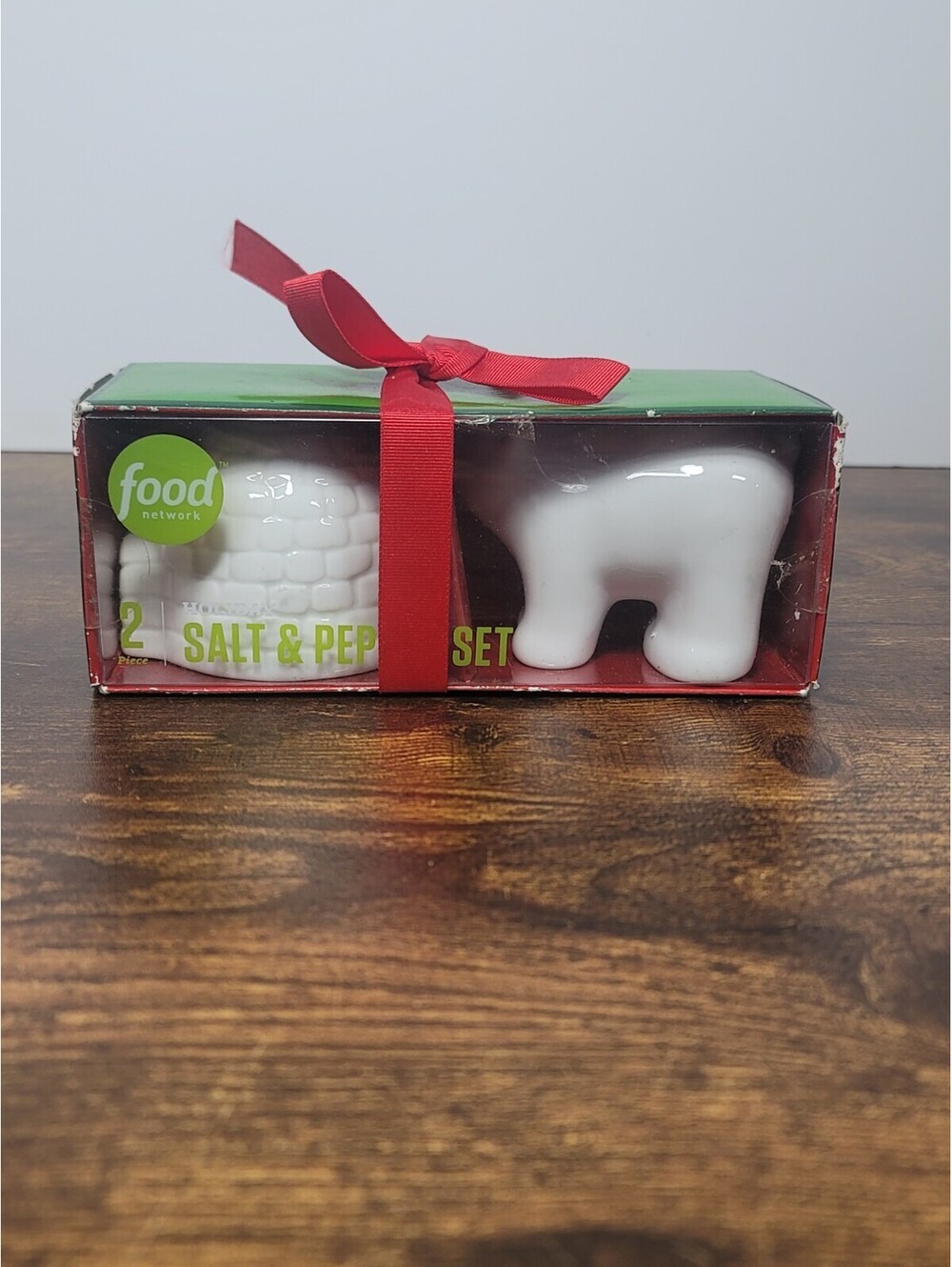 Food Network Polar Bear & Igloo Salt & Pepper Shakers Porcelain Kitchen Novelty